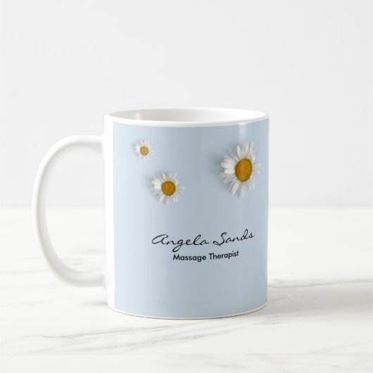 Elegant white daisies blue コーヒーマグカップ (左)