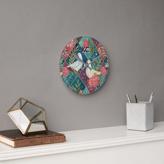 Elegant White Doves Pink Floral & Gold Geometric ラウンド壁時計 (オフィス)