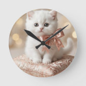 Elegant White Kitten Boutique ラウンド壁時計 (正面)