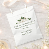 Elegant White Magnolia Wedding フェイバーバッグ (クリップ留めされた状態)