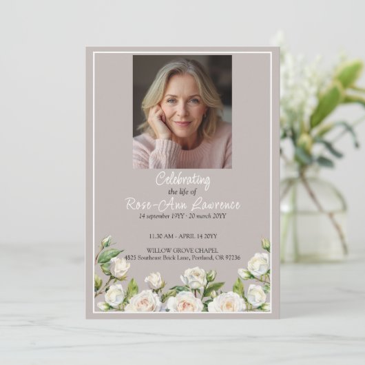 Elegant White Roses Taupe Funeral Folded プログラム (スタンド正面)