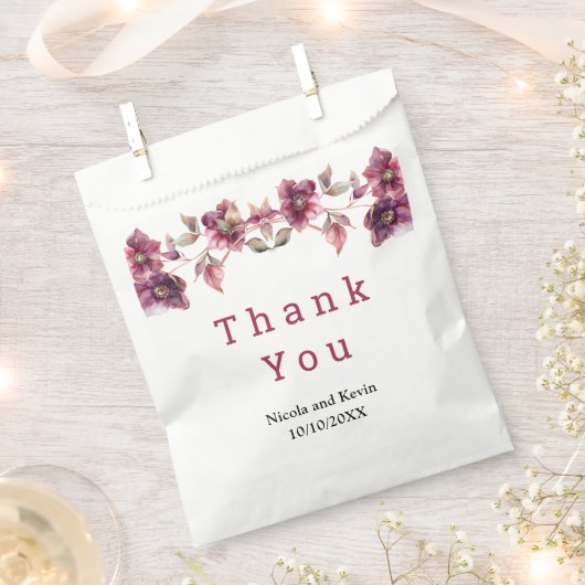 Elegant Winter Hellebore Floral Burgundy Wedding フェイバーバッグ (クリップ留めされた状態)