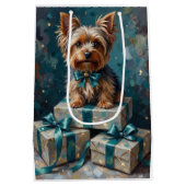 Elegant Yorkshire Terrier Dog Holiday Gift Stack ミディアムペーパーバッグ (裏面)