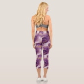 Elegantes vetas doradas y moradas カプリレギンス (裏面)