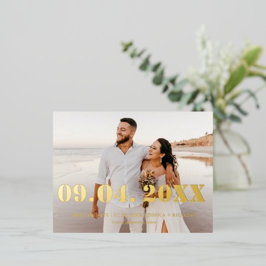 Elegent & Chic はっきりした Letter Weddingの日付を保存 箔招待状ポストカード (立ち正面)