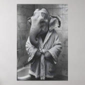 Elephant in Bathrobe Print, Funny Bathroom Art ポスター (正面)