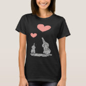 Elephant with Balloon Heart Unisex Tシャツ (正面)