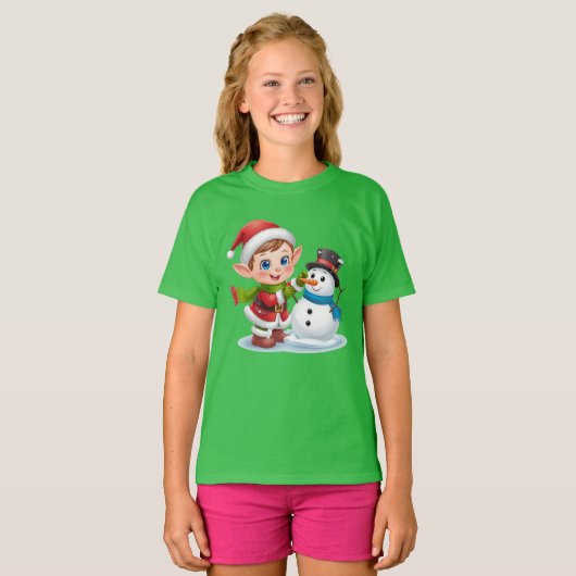 Elf Building Snowman – Fun Kids Christmas Tee Tシャツ (正面フル)