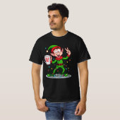 Elf Fuel – Cute Coffee Elf Funny Christmas Design Tシャツ (正面フル)