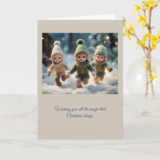 Elf Kids Running in the Snow Custom Text Holiday カード (黄色い花)