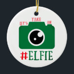 Elfie Santa Cam Christmasに行おもしろいこう セラミックオーナメント<br><div class="desc">このモダンデザインは、おもしろいタイポグラフィで「Let's take an #Elfie」という文字を持つサンタ・カムを特徴とする。Christmas tree #christmas #decor #christmasdecor #christmasgifts #holiday #holidays #holidaydeor #home #homedecor #ornaments kazo kazo tz</div>