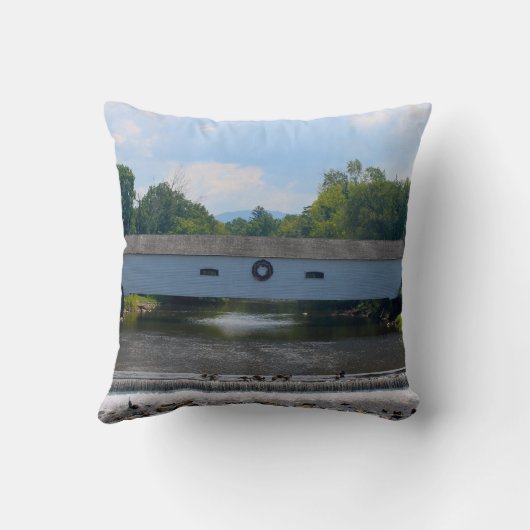 Elizabethton Covered Bridge クッション (裏面)