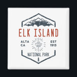 Elk Island National Park Canada Vintage Distressed マグネット<br><div class="desc">Elk Island National Park Distressed Badge with unique park themed maple leaf design. The park plays an important part in the conservation of the Plains bison.</div>