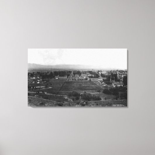 Ellensburg, WA Bird's eye of Town Photography キャンバスプリント (正面)