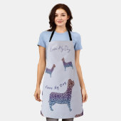 Embossed Indigo Gradient Paw Print Dog Outline エプロン (着用した状態)