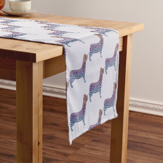 Embossed Indigo Gradient Paw Print Dog Outline ショートテーブルランナー (インサイチュ)
