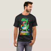 Embrace Differences T Rex Dinosaur Autism Awarenes Tシャツ (正面フル)