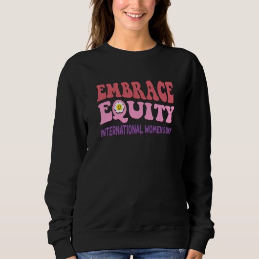 Embrace Equity International Womens Day  1 スウェットシャツ (正面)