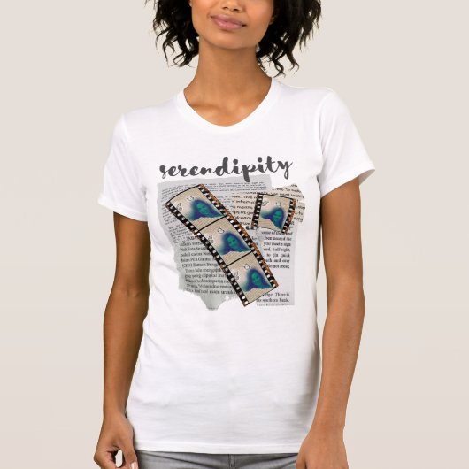 Embrace Serendipity: Wear Your Magic! Tシャツ (正面)