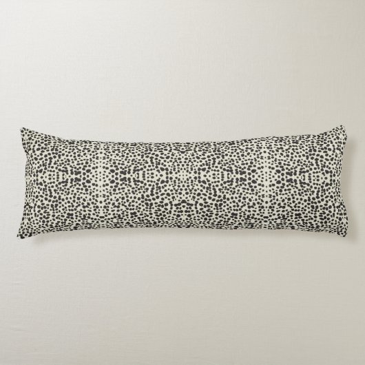 Embroidered Effect Dalmatian Fur Print ボディピロー (正面)