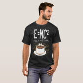 Emc2エネルギー・ミルク・コーヒー化学をテーマにした科学 Tシャツ (正面フル)