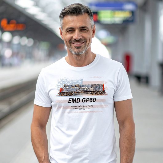 EMD GP60ディーゼル機関車とアメリカ国旗 Tシャツ