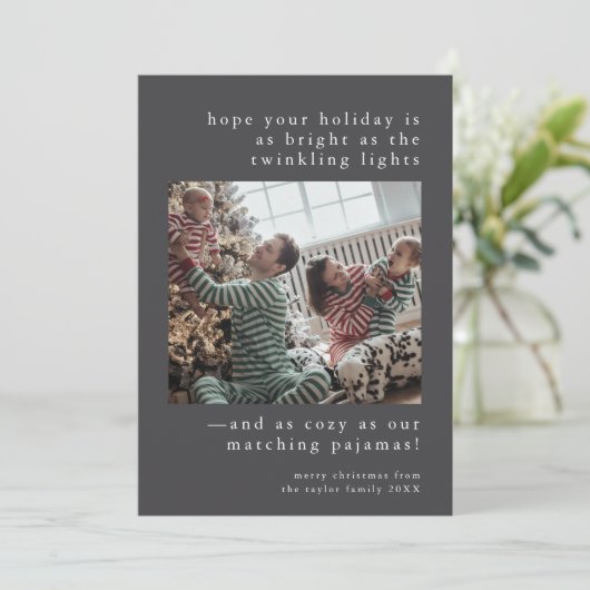 EMELIAグレーかわいい家族の写真のクリおもしろいスマス シーズンカード (スタンド正面)