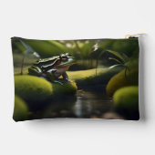 Emerald Serenity: A Green Frog by the River, アクセサリーポーチ (裏面)