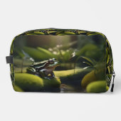 Emerald Serenity: A Green Frog by the River, ドップキット (正面)