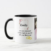 @Emily 名前入りマグカップ - 名前をカスタマイズできるコーヒーカップ マグカップ (左)