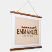 EMMANUEL | マタイによる福音書 1:23 クリスマス | あたたかなクリーム 吊り下げ型タペストリー (傾斜あり)