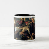 Emmaus (キャンバスの油)の夕食 ツートーンマグカップ (中央)