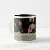 Emmaus、c.1535の夕食 ツートーンマグカップ (正面左)