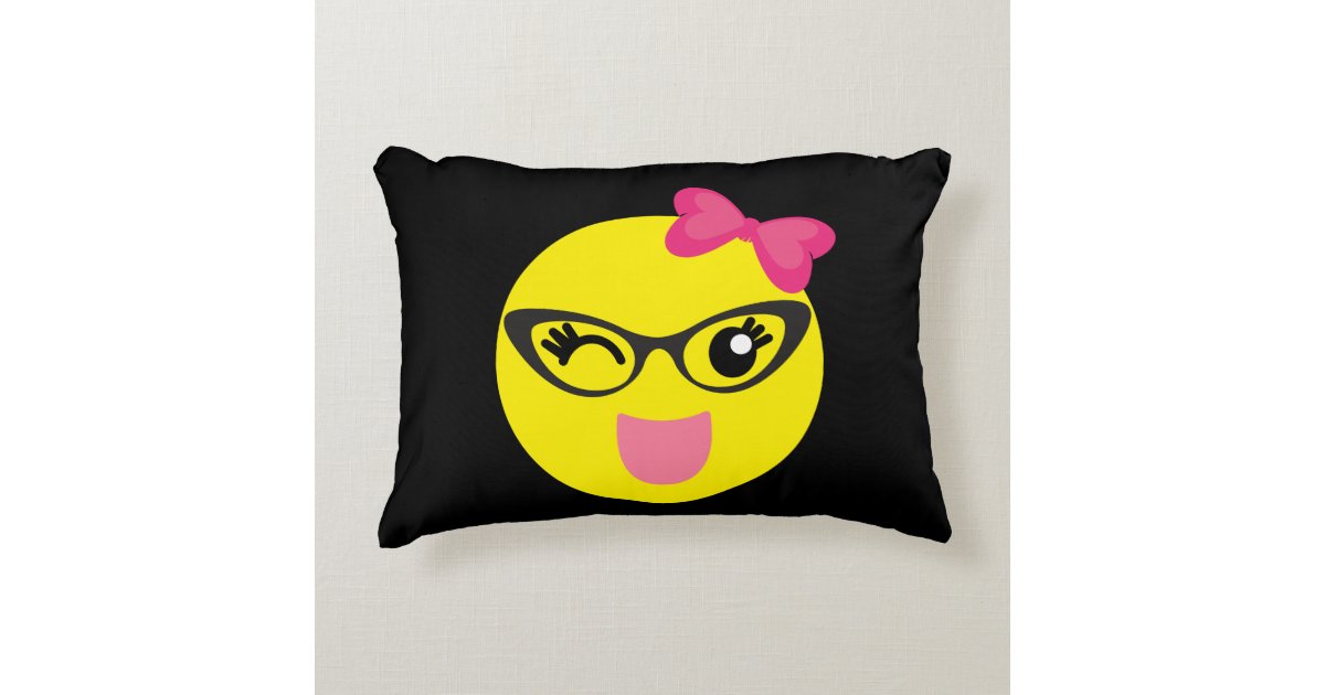 Emojiのかわいい女の子 アクセントクッション Zazzle Co Jp