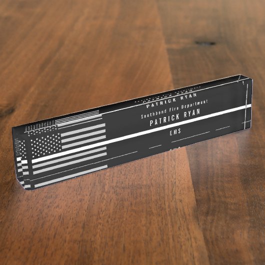 EMSの薄い陰刻米国旗のモノグラム デスクネームプレート (側面)