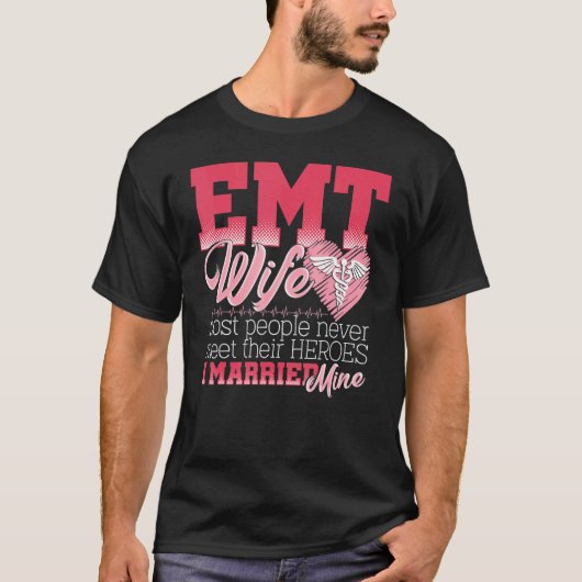 EMT妻ファーストレスポンダー救急医療隊員妻 Tシャツ (正面)