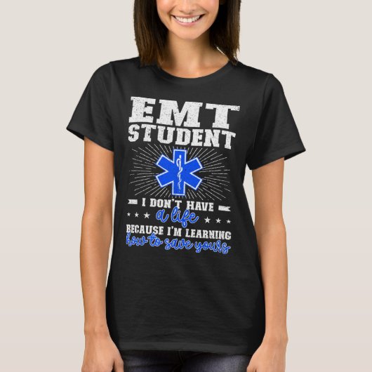 EMT学生の将来のEMT進行中EMT学校 Tシャツ (正面)