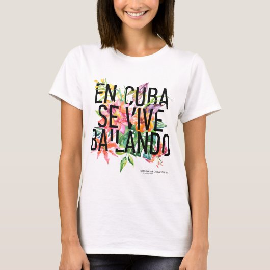 EnキューバSe Vive Bailandoの女性のTシャツ Tシャツ (正面)