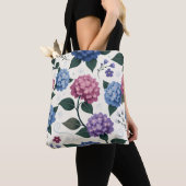 Enchanting Hydrangea Garden | Dreamy Floral トートバッグ (クローズアップ)