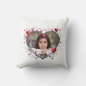 Enchanting Red Watercolor Heart-Shaped Wreath クッション (正面)