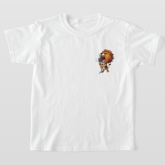 Energetic Cartoon Lion Rocker Singing Loudly Tシャツ (レイダウン)