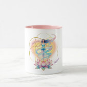 Energía Femenina renace en la flor del Loto マグカップ (中央)