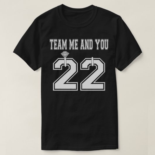 Engagement 2022 Proposal Idea Couple Honeymoon Out Tシャツ (デザイン正面)