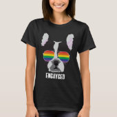 Engayged  Boston Terrier Dog Gay Pride Tシャツ (正面)