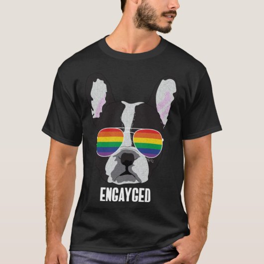 Engayged  Boston Terrier Dog Gay Pride Tシャツ (正面)