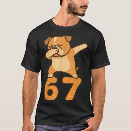 English Bulldog Dog 67 Meme Six Seven Funny Dabbin Tシャツ (正面)
