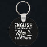 English Is Important But Math Is Importanter Pun キーホルダー<br><div class="desc">English Is Important But Math Is Importanter Pun</div>