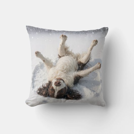 English Springer Spaniel Making a Snow Angel クッション (正面)