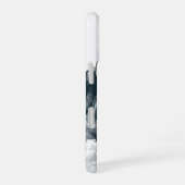 Engraved Tiger Profile Mystic Forest iPhone 16ケース (右側面)