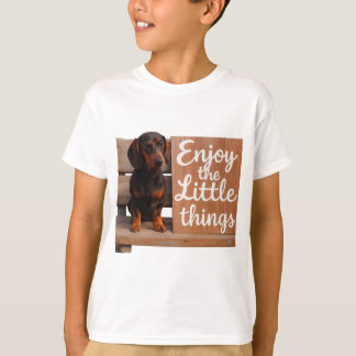 Enjoy the little things: Dachshund  Tシャツ